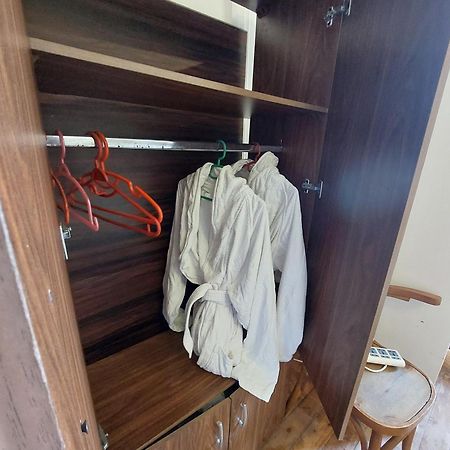 Arab Hostel, Welcoming All Solo And Groups Travellers But, Unmarried Couples Not Allowed İskenderiye Dış mekan fotoğraf