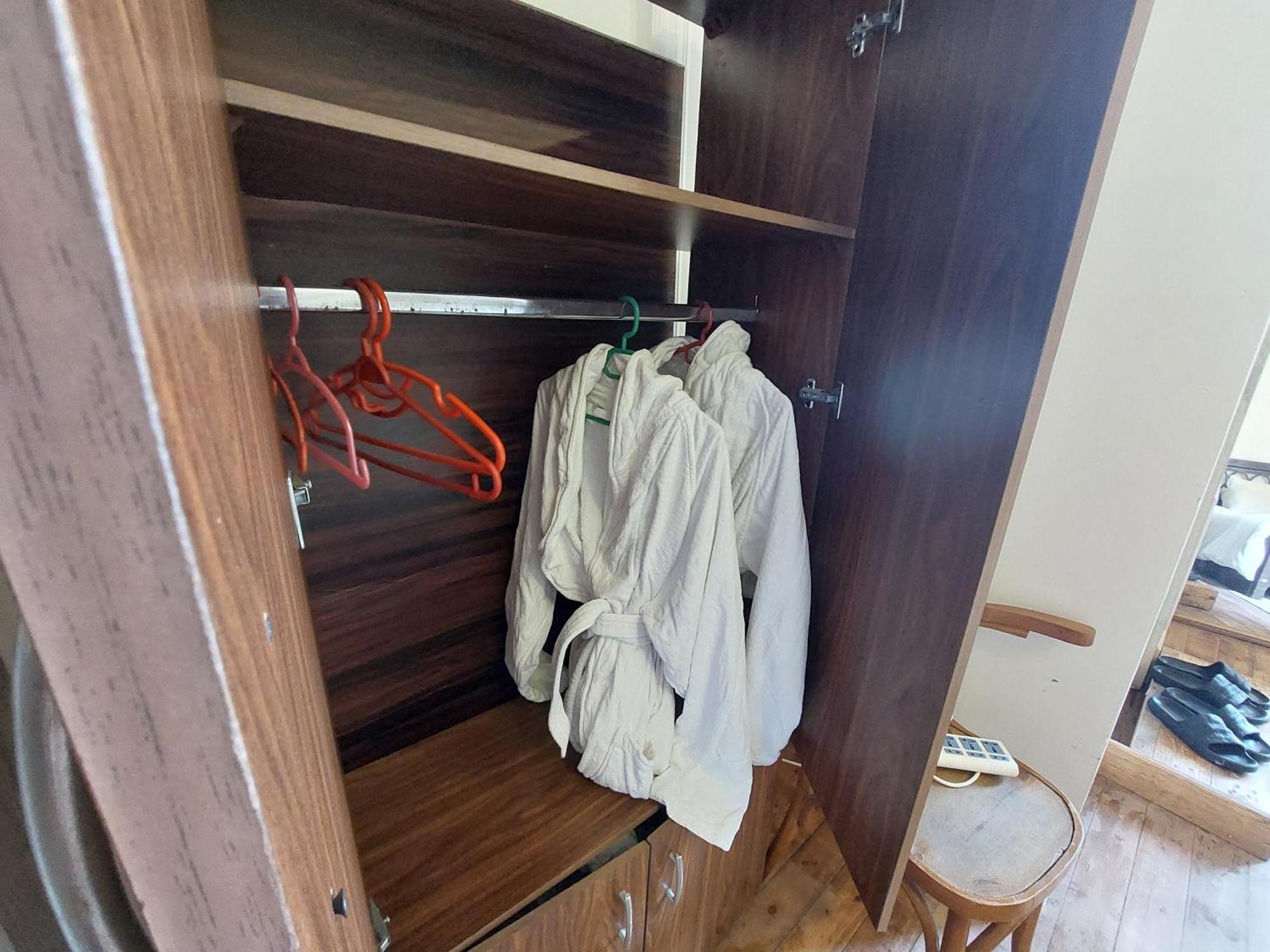 Arab Hostel, Welcoming All Solo And Groups Travellers But, Unmarried Couples Not Allowed İskenderiye Dış mekan fotoğraf