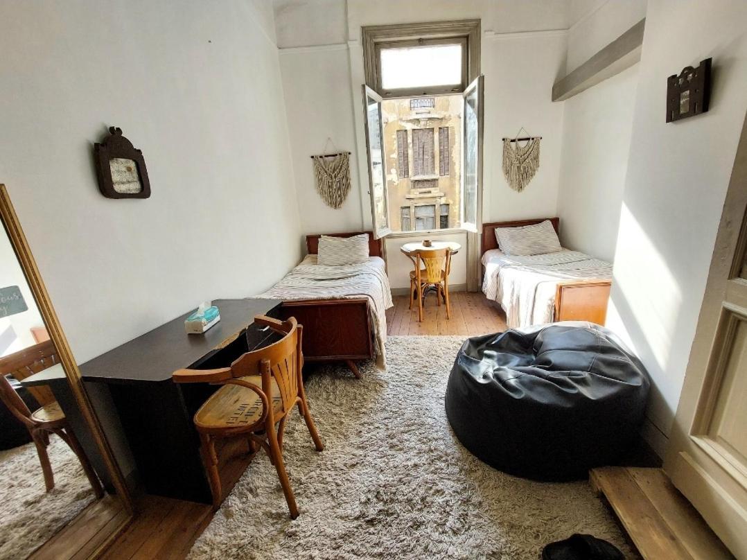 Arab Hostel, Welcoming All Solo And Groups Travellers But, Unmarried Couples Not Allowed İskenderiye Dış mekan fotoğraf