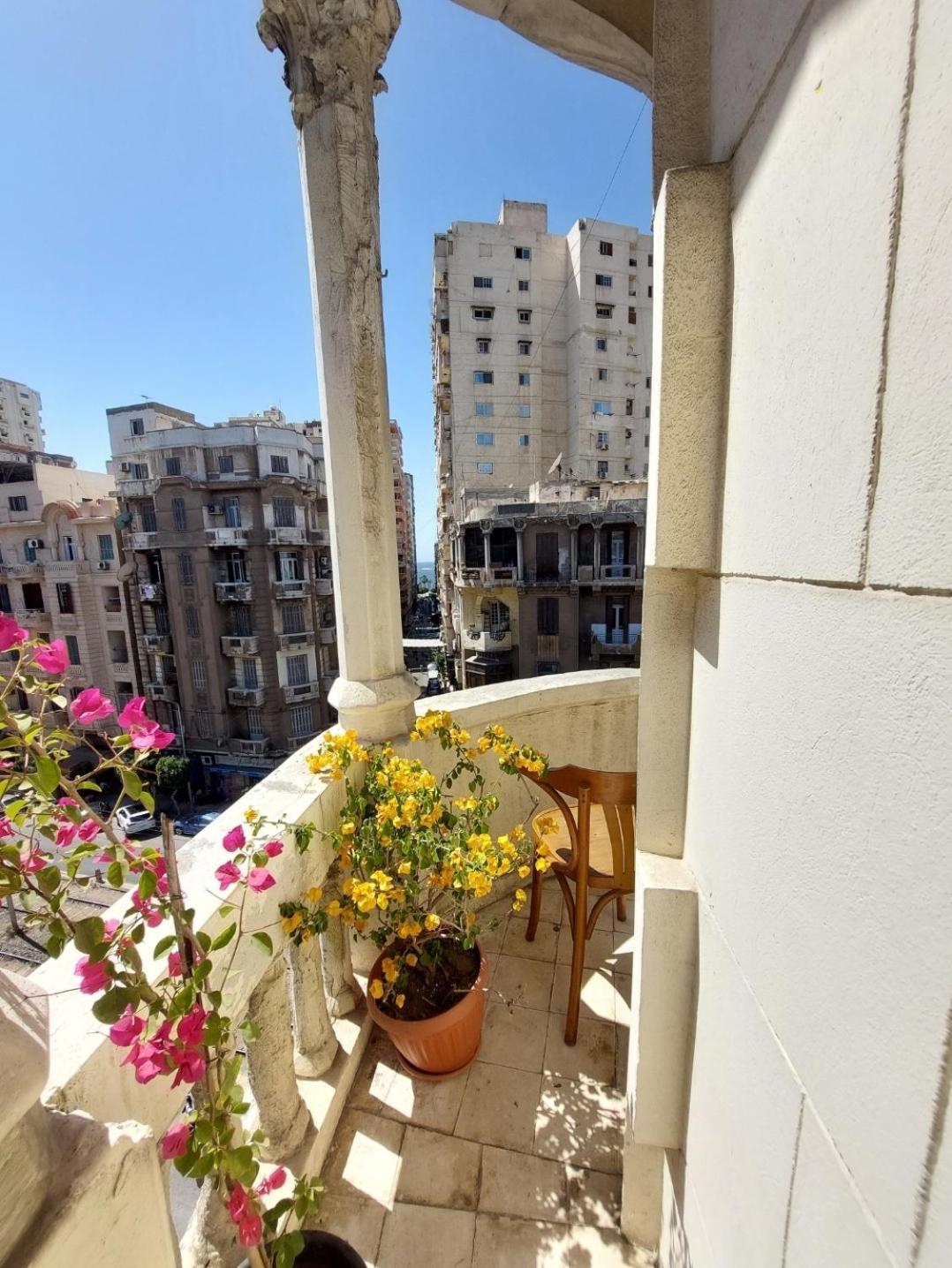 Arab Hostel, Welcoming All Solo And Groups Travellers But, Unmarried Couples Not Allowed İskenderiye Dış mekan fotoğraf