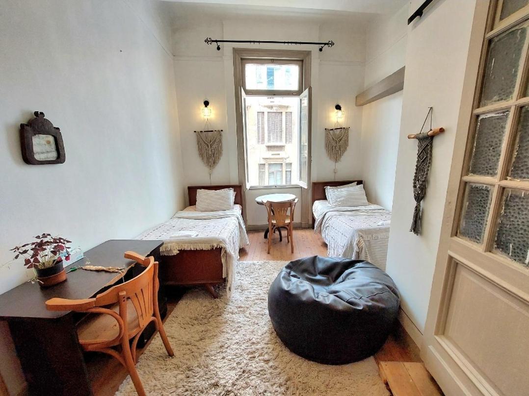 Arab Hostel, Welcoming All Solo And Groups Travellers But, Unmarried Couples Not Allowed İskenderiye Dış mekan fotoğraf