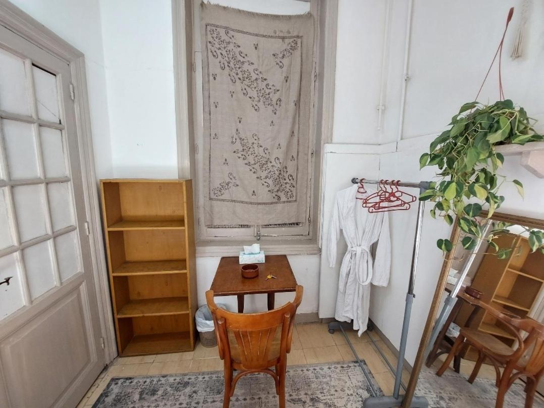 Arab Hostel, Welcoming All Solo And Groups Travellers But, Unmarried Couples Not Allowed İskenderiye Dış mekan fotoğraf