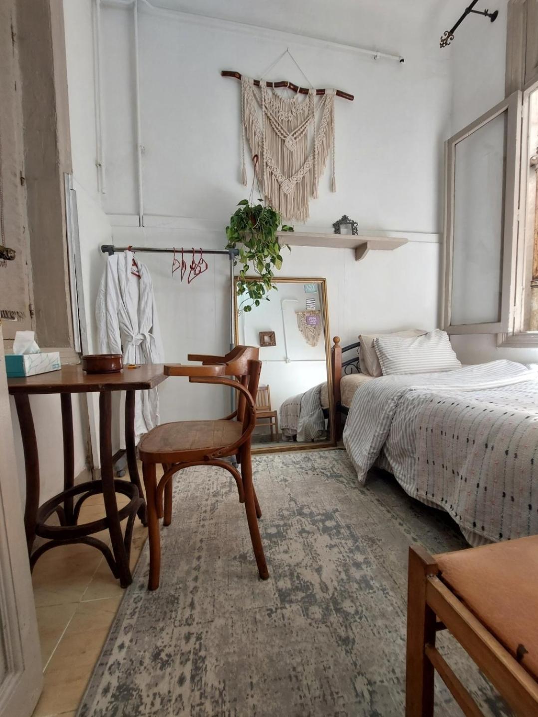 Arab Hostel, Welcoming All Solo And Groups Travellers But, Unmarried Couples Not Allowed İskenderiye Dış mekan fotoğraf